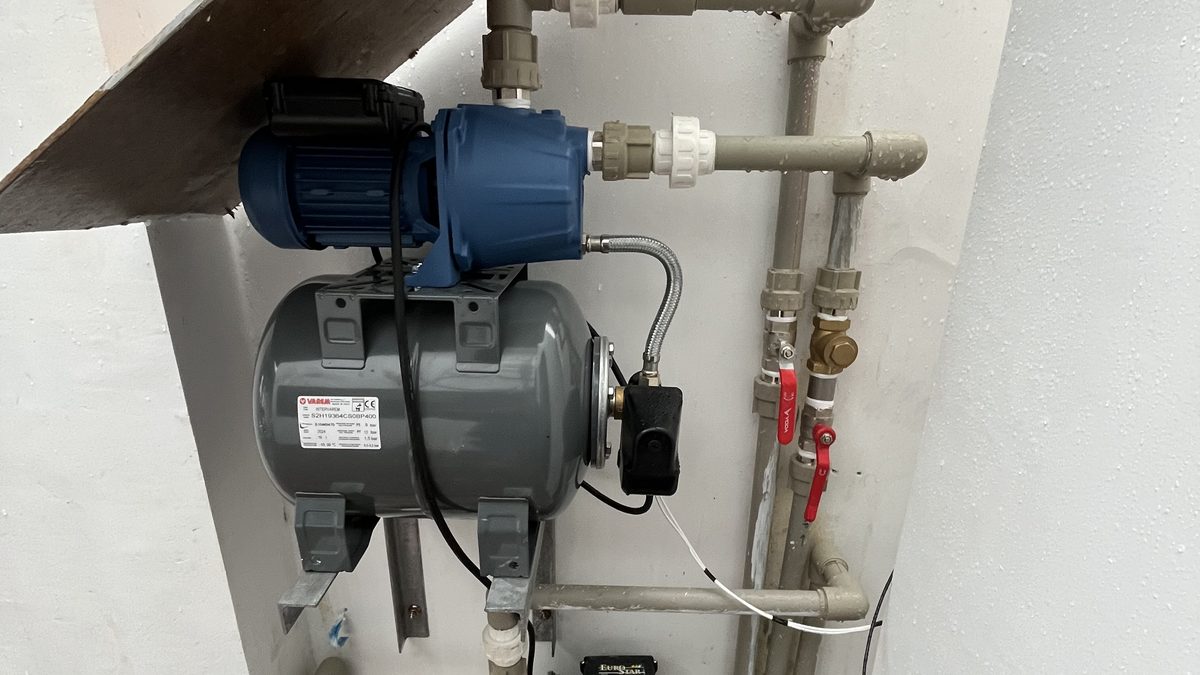 Pressure tank, booster pump and valved pipework installation